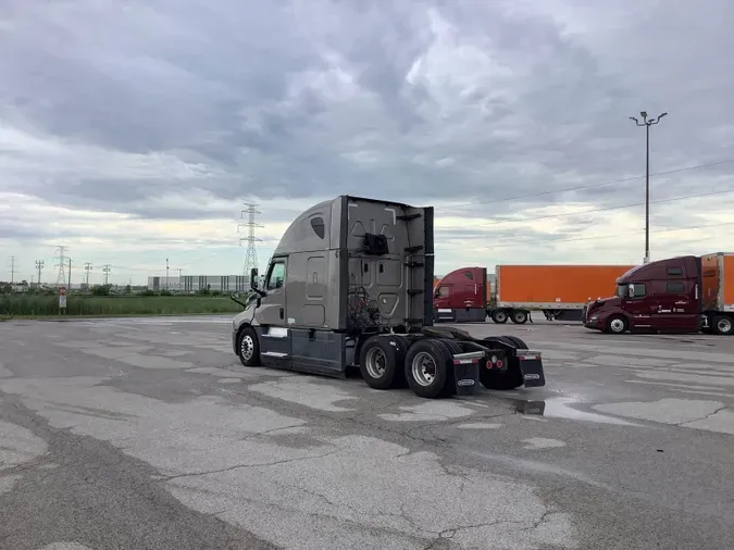 2022 Freightliner Cascadia 126