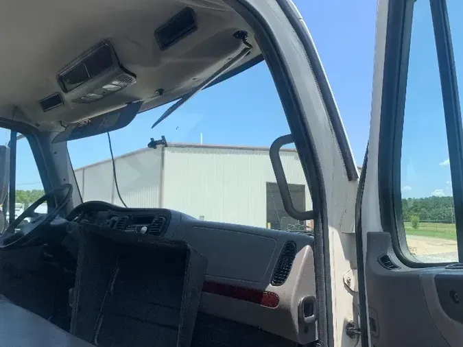 2018 FREIGHTLINER M2