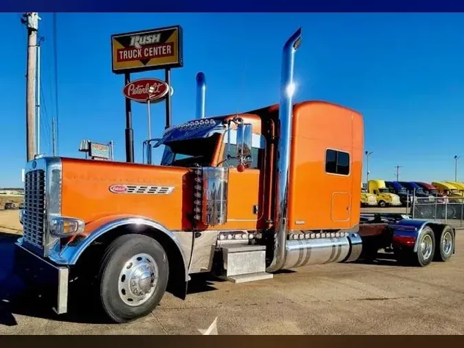 2022 Peterbilt 389
