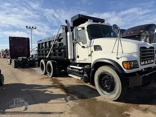 2005 MACK GRANITE CV713