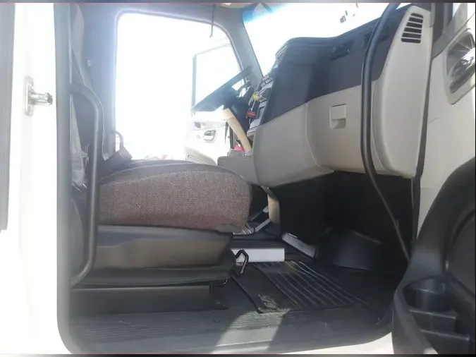 2023 PETERBILT 579