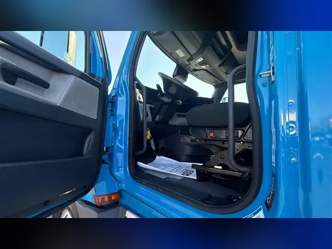 2022 FREIGHTLINER CA126