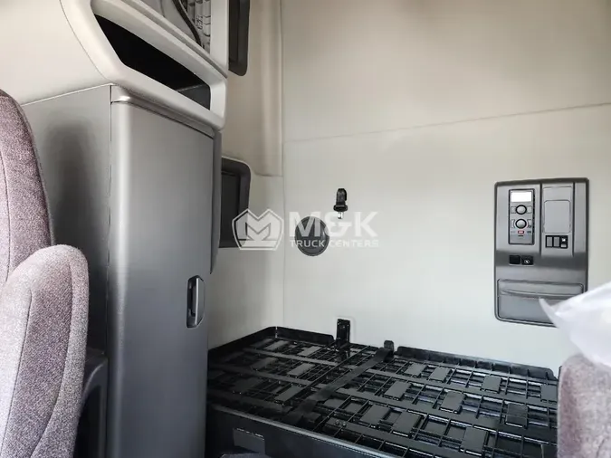 2022 VOLVO VNL64T760