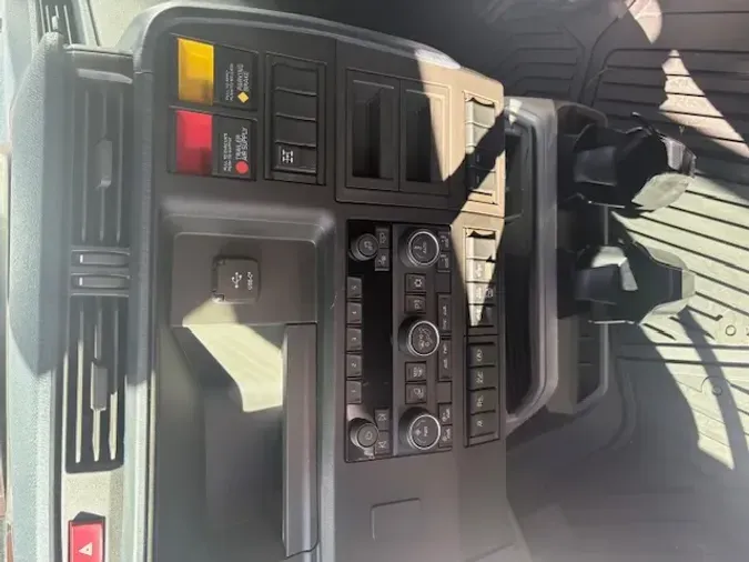 2026 VOLVO TRUCK VNL64TV04