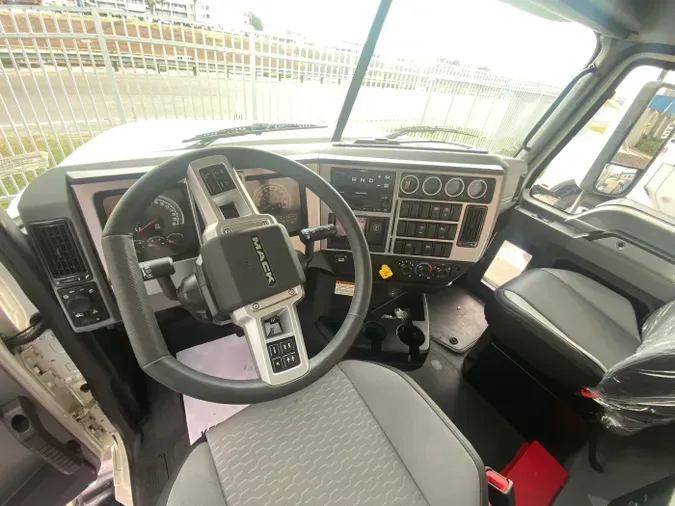 2026 Mack Pinnacle PI640f1885a0181785412182ff43ef674e61