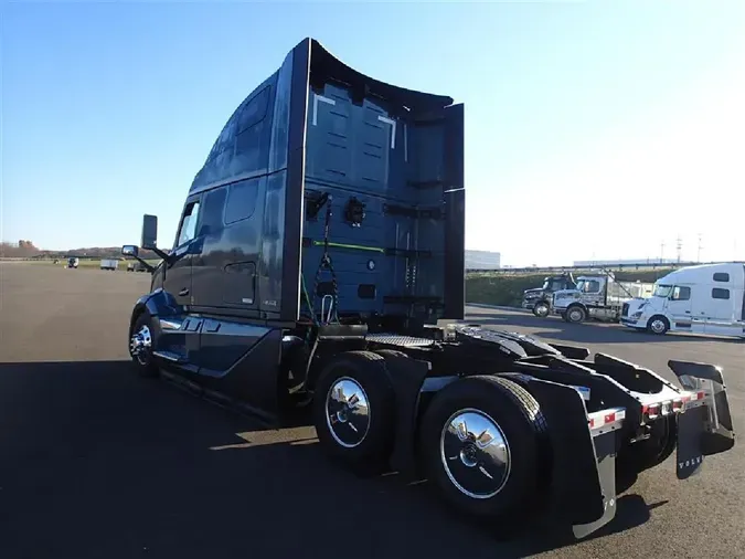 2025 VOLVO VNL64T860