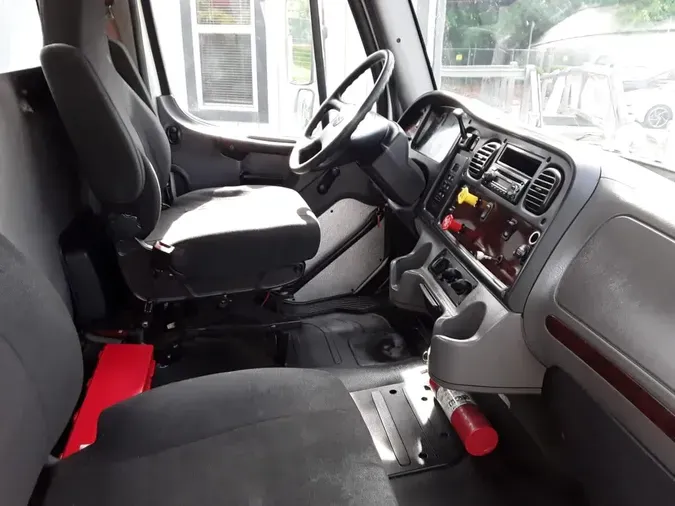 2014 FREIGHTLINER M2 106