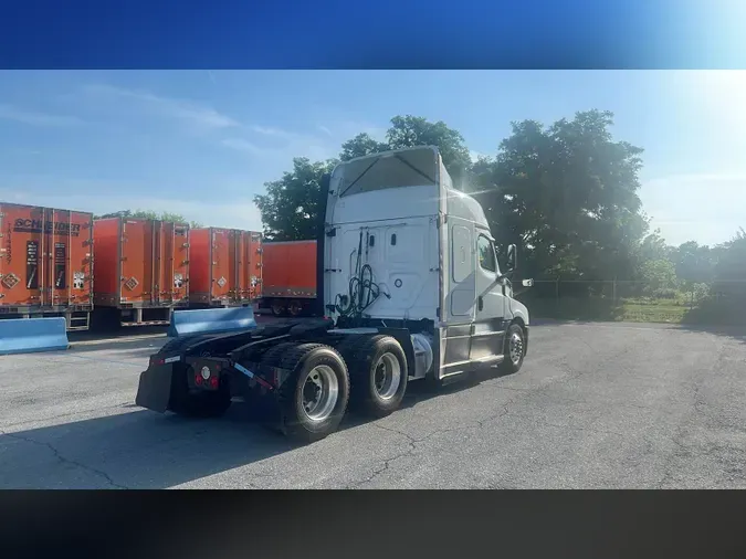 2020 Freightliner Cascadia 126