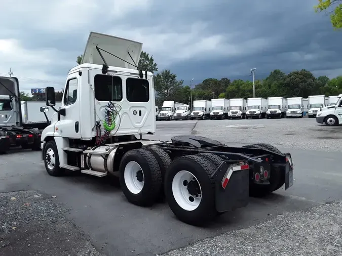 2018 FREIGHTLINER/MERCEDES CASCADIA 125