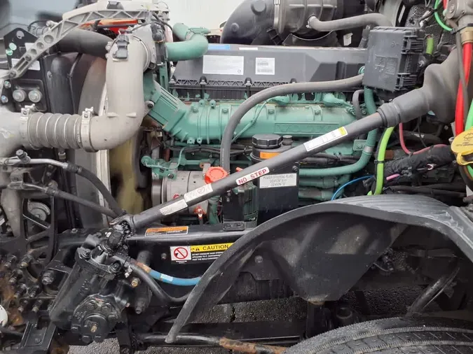 2020 VOLVO VNL64T-300