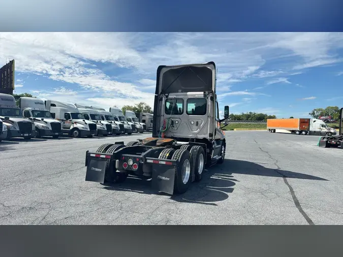 2020 Freightliner Cascadia 1260f2c0191d46131bcd639dfa6396173e7