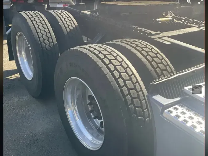 2024 VOLVO VNL64T760