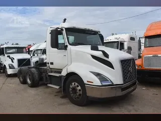 2019 VOLVO VNR62T300