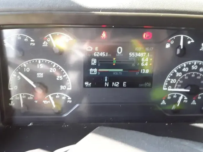 2020 VOLVO VNL64T-760