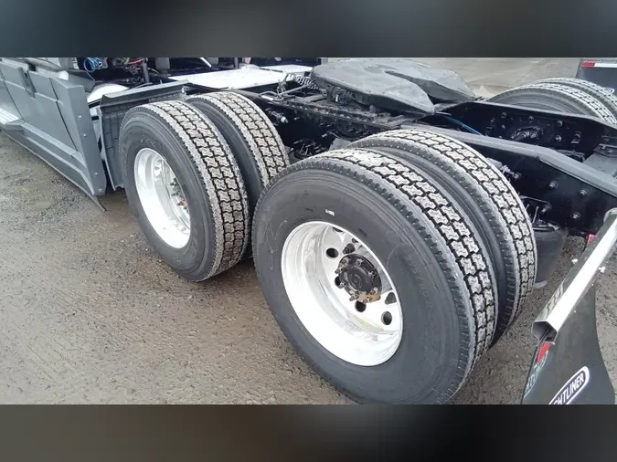 2024 Freightliner Cascadia 126