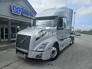 2025 VOLVO VNL64T760