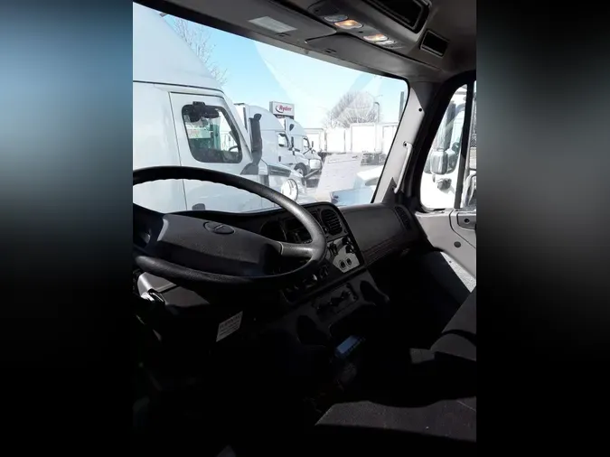 2020 FREIGHTLINER/MERCEDES M2 106