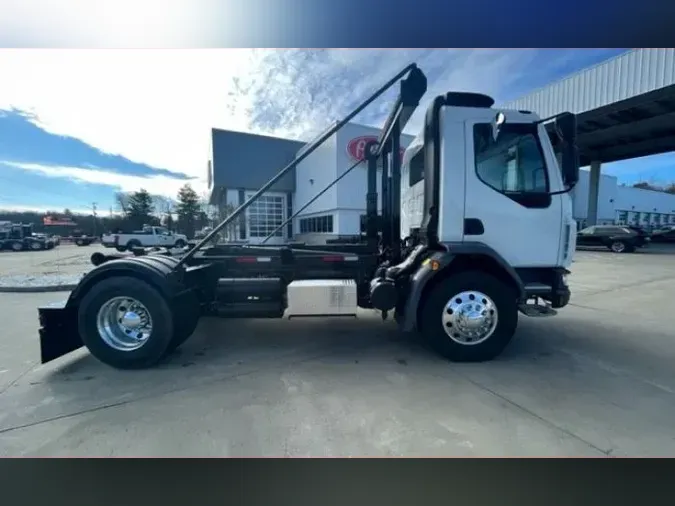 2024 Peterbilt 220