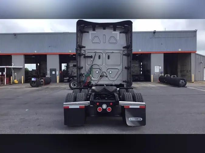 2025 Freightliner Cascadia 126