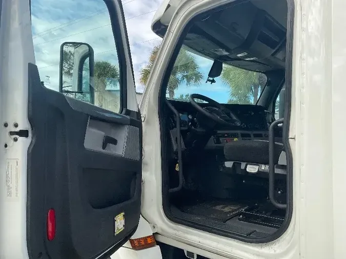 2018 Freightliner T12664ST