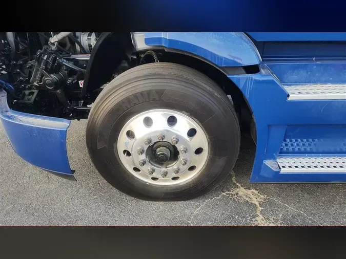 2021 VOLVO VNR64T640