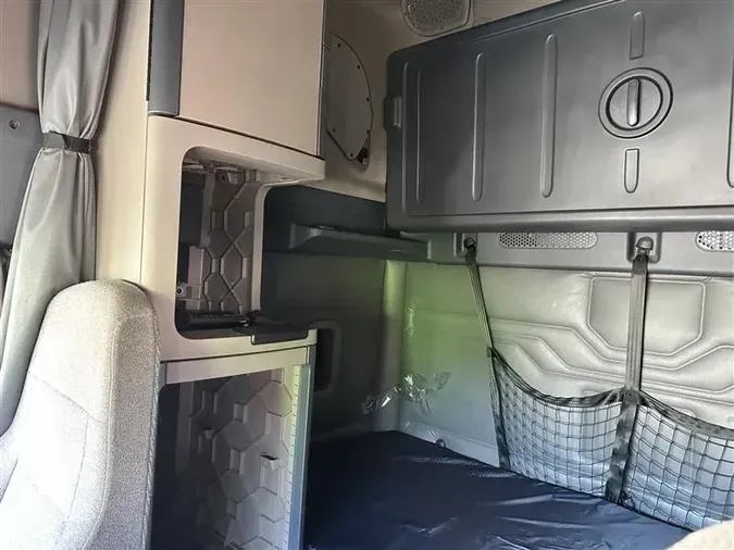 2020 FREIGHTLINER CASCADIA