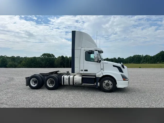 2016 Volvo VNL300