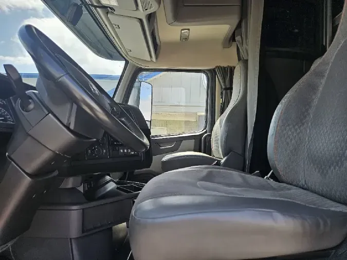 2024 VOLVO VNL64T860