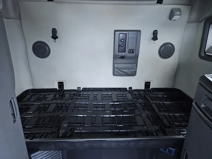 2019 VOLVO VNL64T760