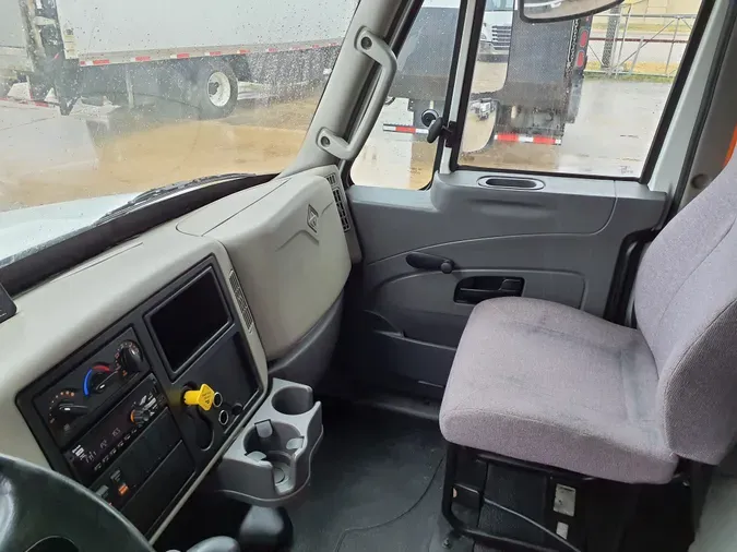 2019 NAVISTAR INTERNATIONAL 4300 LP