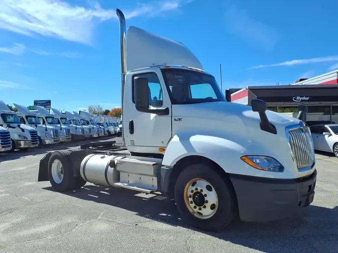 2021 NAVISTAR INTERNATIONAL LT625 DAYCAB S/A
