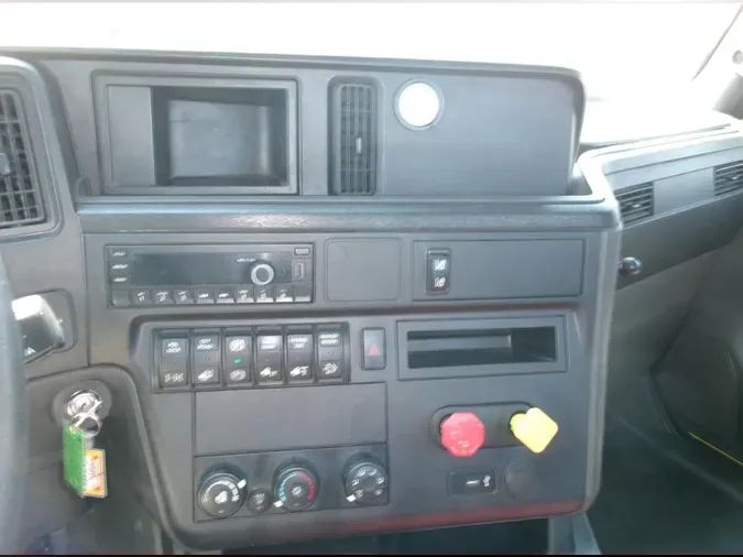 2023 International LT625