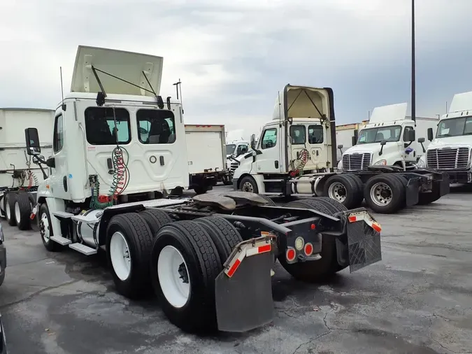 2018 FREIGHTLINER/MERCEDES CASCADIA 1250f56b3cb116666a8cbb364d4b289e40f