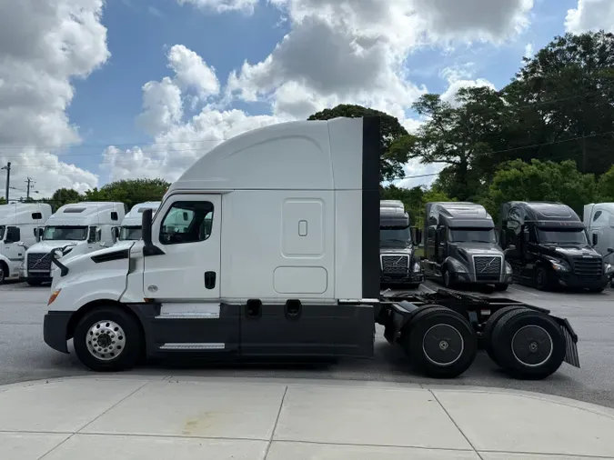 2020 Freightliner Cascadia 126