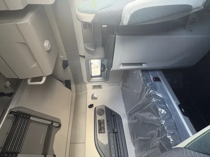 2027 VOLVO TRUCK VNL64TV04