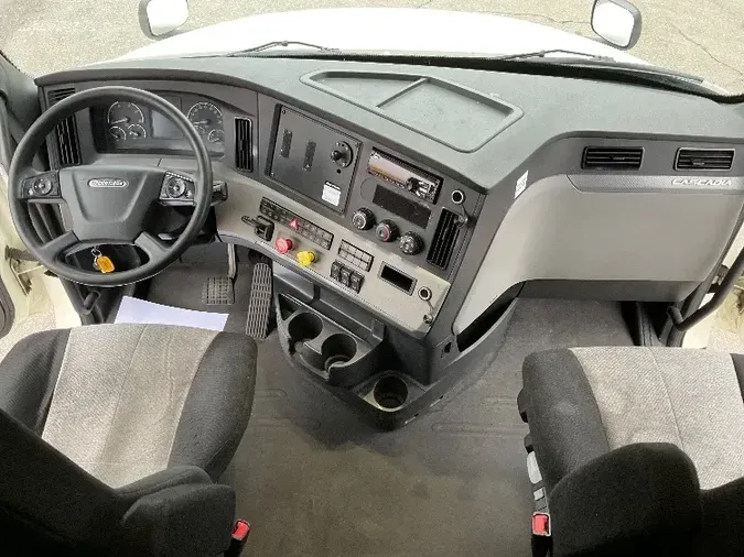 2019 Freightliner T12664ST