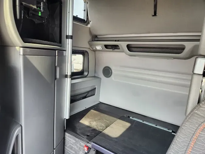 2024 VOLVO VNL64T860