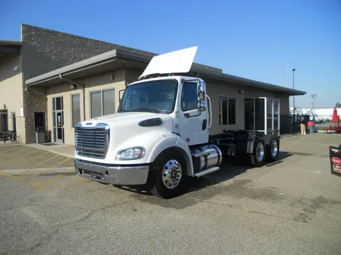 2023 Freightliner Business Class M2 112