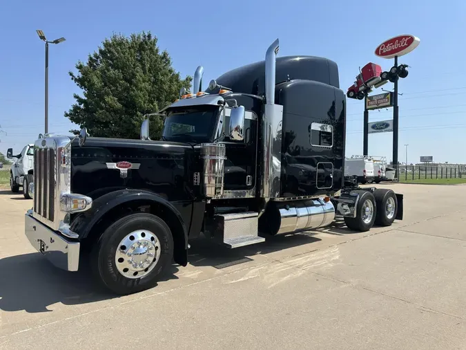 2022 Peterbilt 389