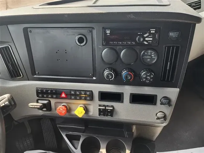 2021 FREIGHTLINER CA116