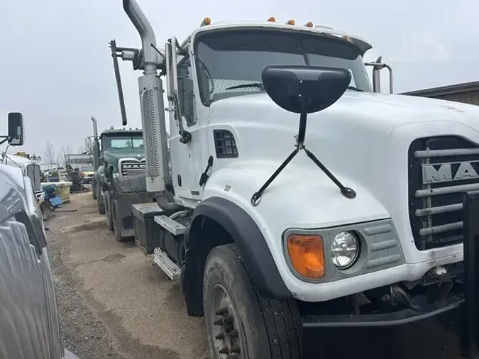2005 MACK GRANITE CV713