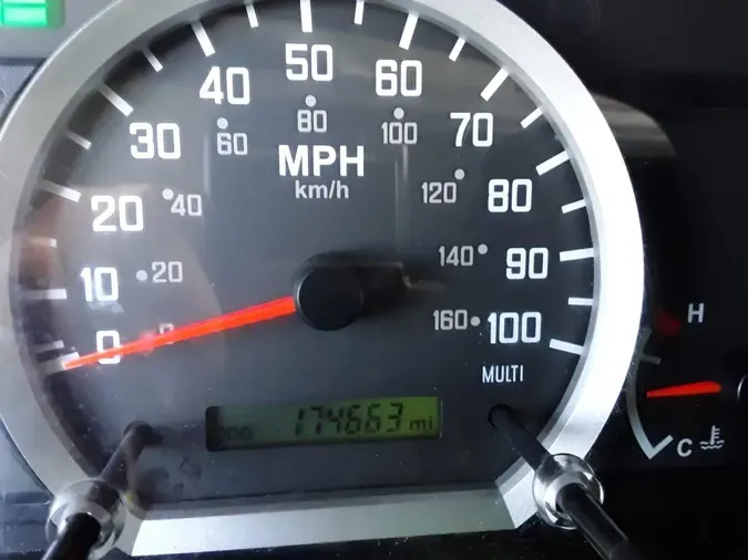 2018 ISUZU NPR HD0f7025b2e4834a679f61a050bb543b18