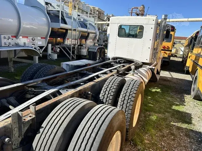 2009 KENWORTH T370