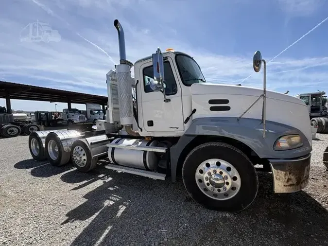2005 MACK VISION CXN613