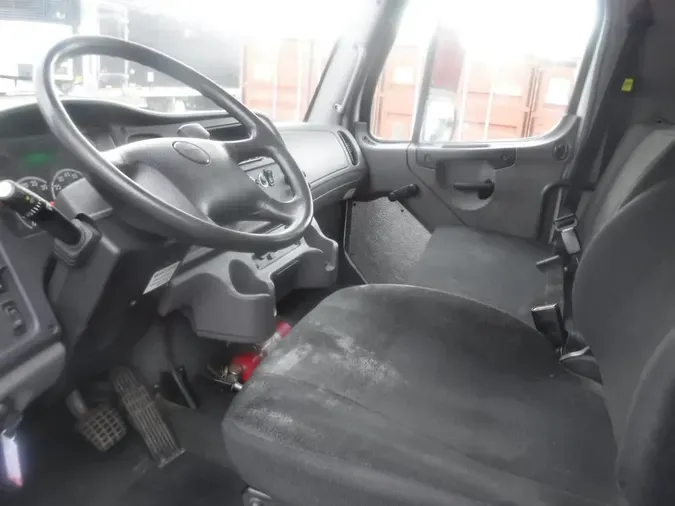 2017 FREIGHTLINER/MERCEDES M2 106