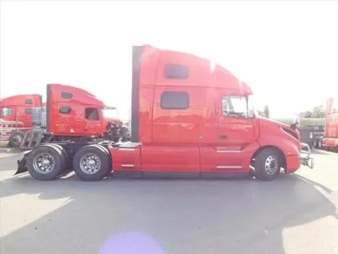 2020 VOLVO VNL860