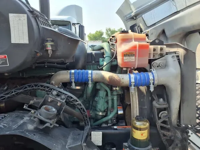 2017 VOLVO VNL64TRACTOR