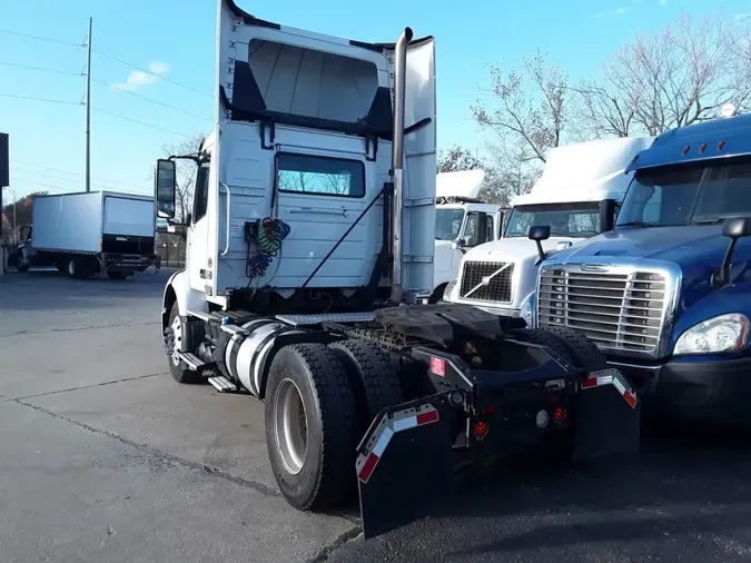 2019 VOLVO VNR42T 300