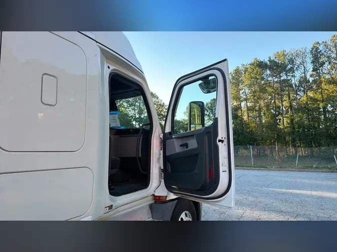 2021 Freightliner Cascadia 126