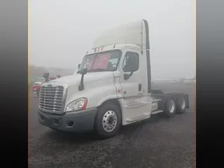 2015 FREIGHTLINER/MERCEDES CASCADIA 125